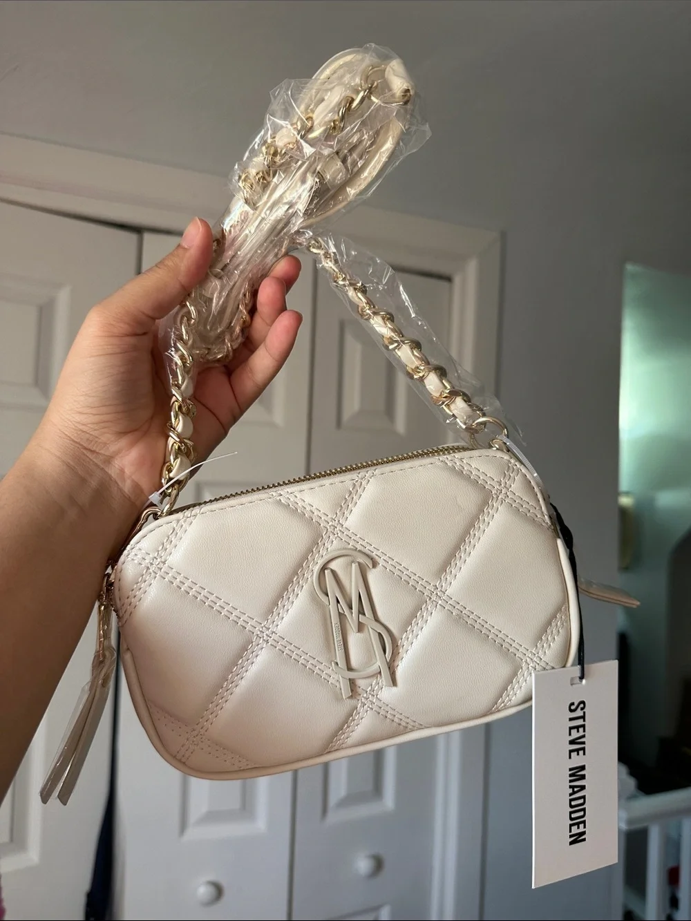 Steve Madden Ivory Quilted Crossbody with Gold Chain - Picture 1 of 12